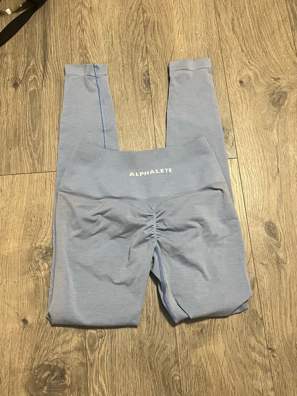 Alphalete Light Blue Scrunch-Back Leggings